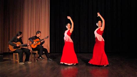  Entre Dos Aguas: Ein Flamenco-Stück, das zwischen Sehnsucht und Lebensfreude tanzt